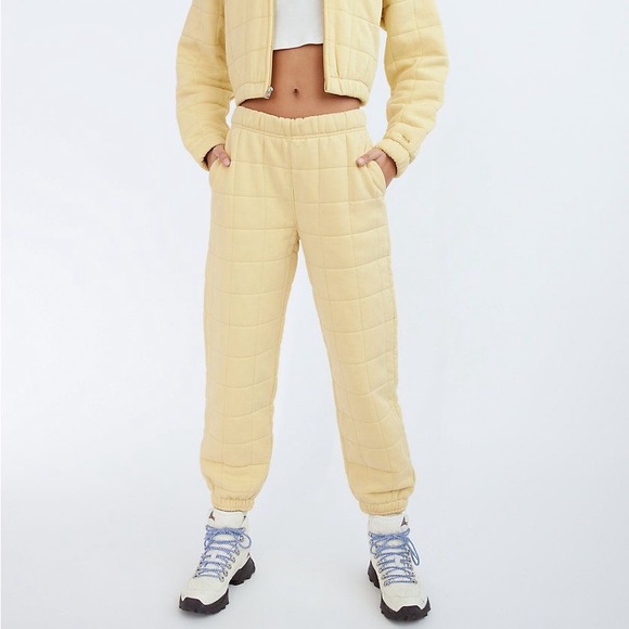 TNA quilted mega sweatpants - Picture 3 of 3